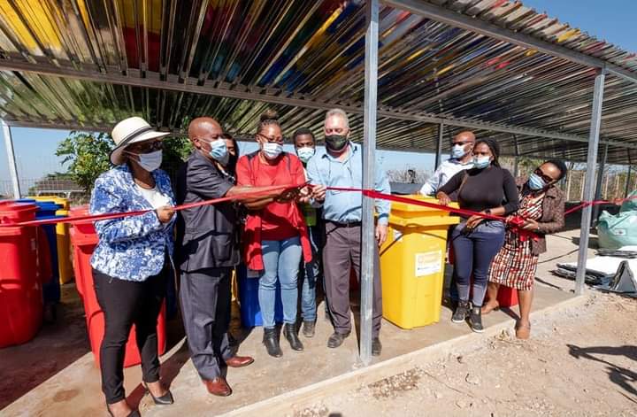 Isphepho_enviro's tweet photo. A historical moment of Seperation at Source Initiative launch and cutting of the ribbon was lead by Cllr Mngwengwe on the 13th of May at Umlazi H Section. PETCO, the South African PET Plastic Recycling Company, Safripol, EThekwini Municipality Durban Solid Waste and... https://t.co/JZR8YRbHda