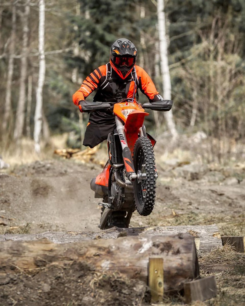 KTM_UK's tweet image. #KTMBlog - READY TO RACE isn't just a slogan, it's a mindset! And this is evident in the story of Joacim Boive. Losing his leg to bone cancer when he was just 13, Joacim followed his dream of riding and racing motorcycles. Read more at fal.cn/3fqyu

#KTM #ReadyToRace