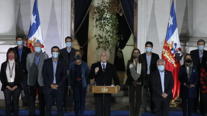 elmostrador's tweet image. El poderío electoral de los independientes que hunde a la derecha y deja al resto de los partidos en estado de coma
bit.ly/2RXMpOz