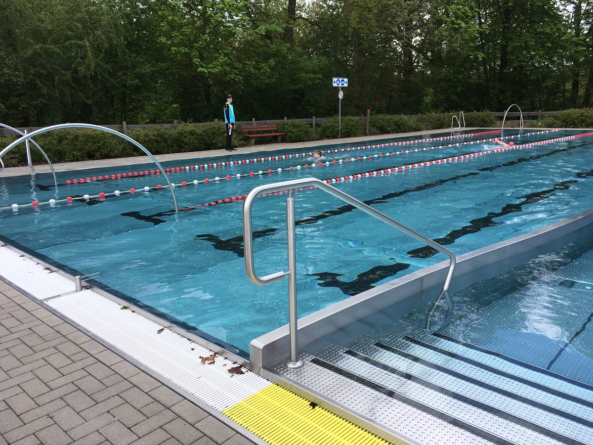 backheuer's tweet photo. Lust aufs Schwimmen? Das #Eiderbad Hammer hat wieder geöffnet. Die ersten Wagemutigen ziehen bereits im 13 Grad kalten Wasser ihre Bahnen. #kiel #schwimmen #freibäder #freibad #hammer https://t.co/nms5KJwaEo