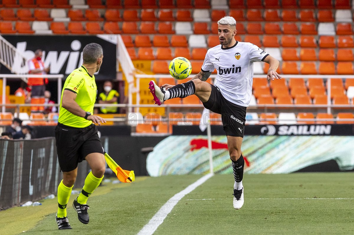 valenciacf's tweet photo. 🇮🇹🦇 638 días después...
@crispiccini volvió a jugar en #Mestalla 🤩

#JuntsAnemAMUNT
#PeopleVCF https://t.co/HiYo1AtNuz