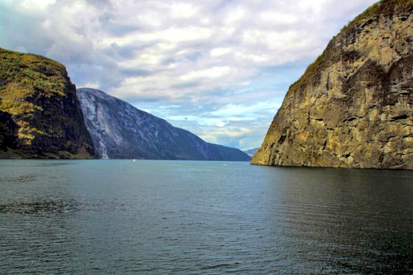 mapaymochila_'s tweet photo. Para celebrar el #DiadeNoruega 🇧🇻 recordamos la excursión más famosa y completa #NorwayInANutshell. Descubrimos la esencia de Noruega… ¡en un sólo día! En tren, en barco y en bus, fiordos, cascadas, paisajes espectaculares 😍 ¿Te apuntas? 😉 @Luca_Bocci https://t.co/BGj40NKBZD https://t.co/XjatvllHBe