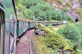 mapaymochila_'s tweet photo. Para celebrar el #DiadeNoruega 🇧🇻 recordamos la excursión más famosa y completa #NorwayInANutshell. Descubrimos la esencia de Noruega… ¡en un sólo día! En tren, en barco y en bus, fiordos, cascadas, paisajes espectaculares 😍 ¿Te apuntas? 😉 @Luca_Bocci https://t.co/BGj40NKBZD https://t.co/XjatvllHBe