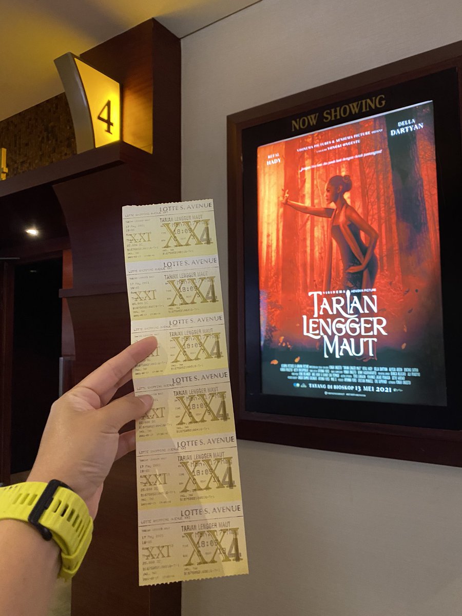 Pib2's tweet photo. Nonton ulang Tarian Lengger Maut ah. Bareng temen dan handai taulan. Biar makin paham sama semua hints yg ada. Memang film ini ga hanya mengandalkan dialog buat mengungkapan rasa yg ada. Eh clue maksudnya.
#TarianLenggerMaut https://t.co/6LIeBYJkkd