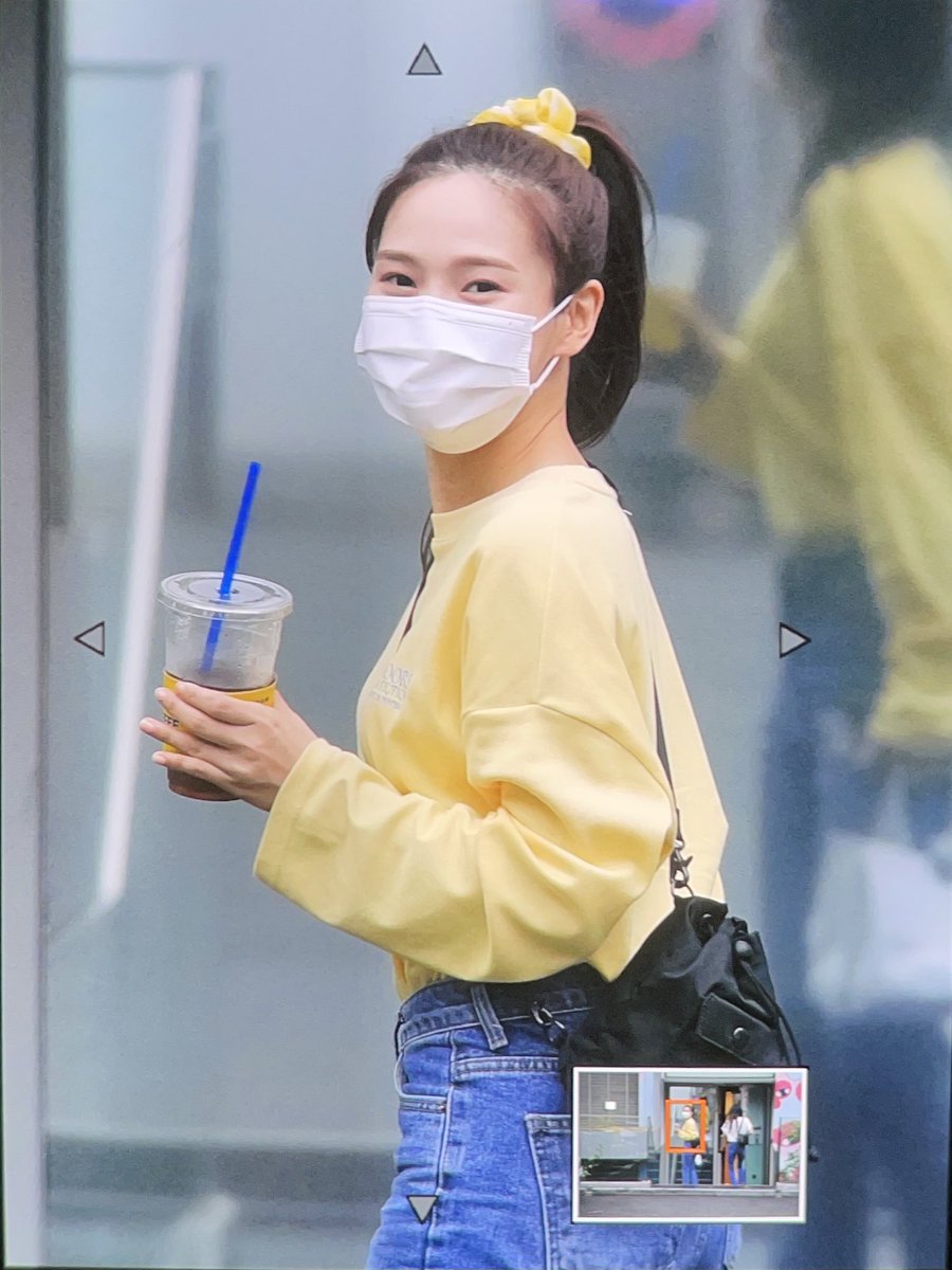 210517 효정 출근 프리뷰
노란색 옷 너무 잘어울리자나 💕🐰

#오마이걸 #OHMYGIRL #オーマイガール
#효정 #HYOJUNG #ヒョジョン  
<a href="/WM_OHMYGIRL/">오마이걸 (OH MY GIRL)</a>