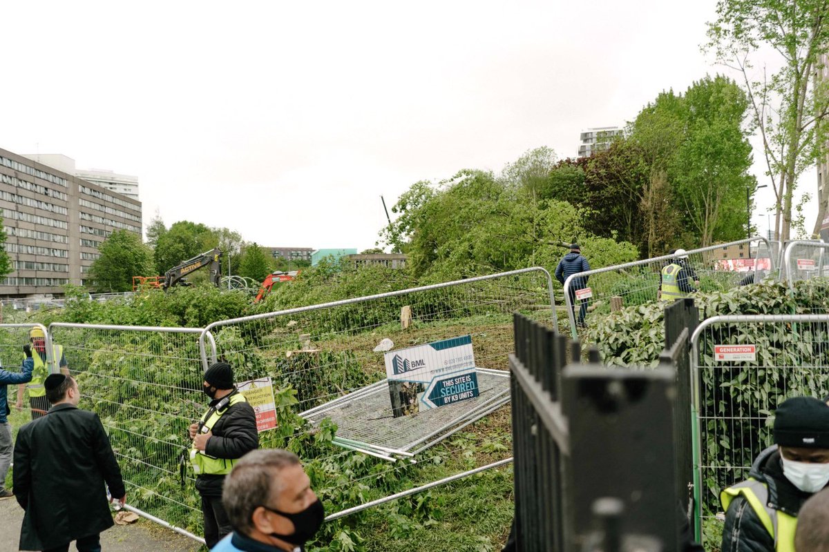 On 13 May the <a href="/saveyorkgardens/">Save York Gardens</a> camp was surrounded by trees. On 14 May nothing was left. Shame on you <a href="/wandbc/">Wandsworth Council</a> <a href="/TaylorWimpey/">Taylor Wimpey</a> 
<a href="/XRWandsworth/">XR Wandsworth ⏳</a> <a href="/savelondontrees/">Save London Trees</a> <a href="/XRLondon/">Extinction Rebellion London 🌍</a> <a href="/Parents4Futures/">Parents For Future South West London</a> 
Sign petition to stop further tree felling in York Gardens chng.it/MsfLRfBC via <a href="/UKChange/">Change.org UK</a>