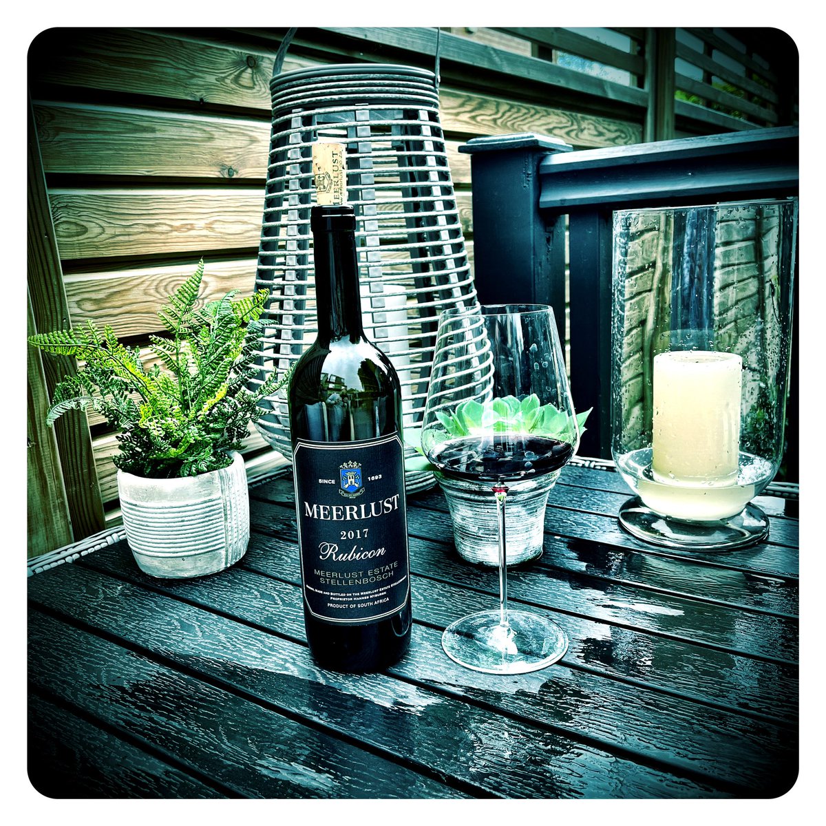 Tasted and reviewed this <a href="/MeerlustWine/">MEERLUST WINE ESTATE</a> Rubicon 2017 back in June 2020 at the height of the London Covid Lockdown 1.0 - I’m pleased to say it’s tasting as spectacular now as it did then! Perfect lunchtime Claret alternative! 😘🍷🇿🇦