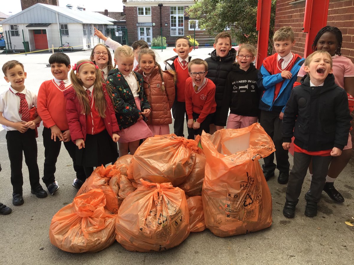 SimmsCrossY3_4's tweet photo. This afternoon we have been litter picking in our local area. This was done in conjunction with Halton Borough Council. The children were so pleased to contribute to improving our environment. In total the children across school collected 13 sacks of rubbish.#SimmsCrossPHSE https://t.co/wiQurxx5mU