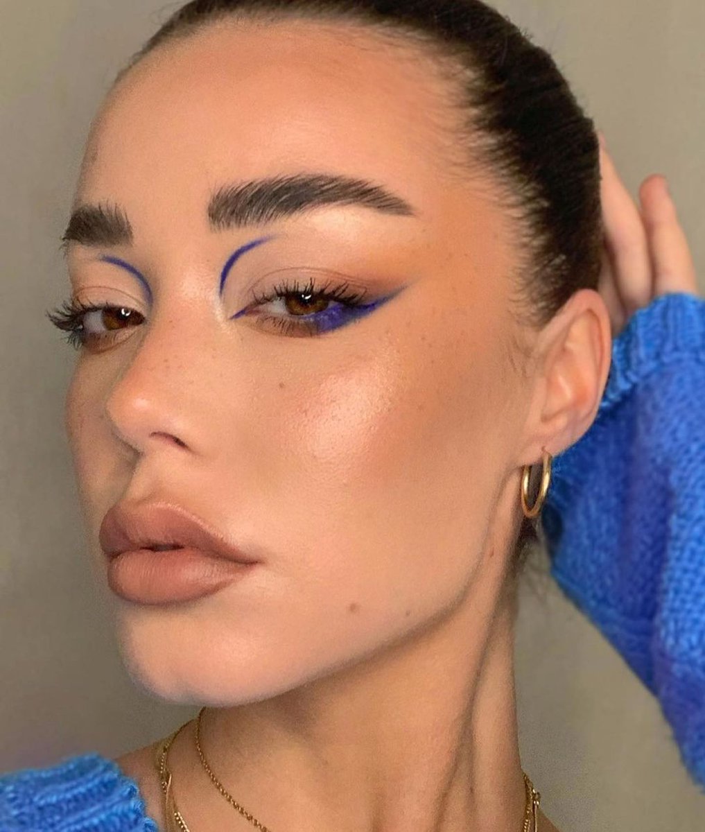 GraziaIndia's tweet photo. The only Monday blues weโre feeling today is this graphic eye look๐
via @asos
#mondayblues #eyelook #graphiceyes https://t.co/xYF3sYqfuF
