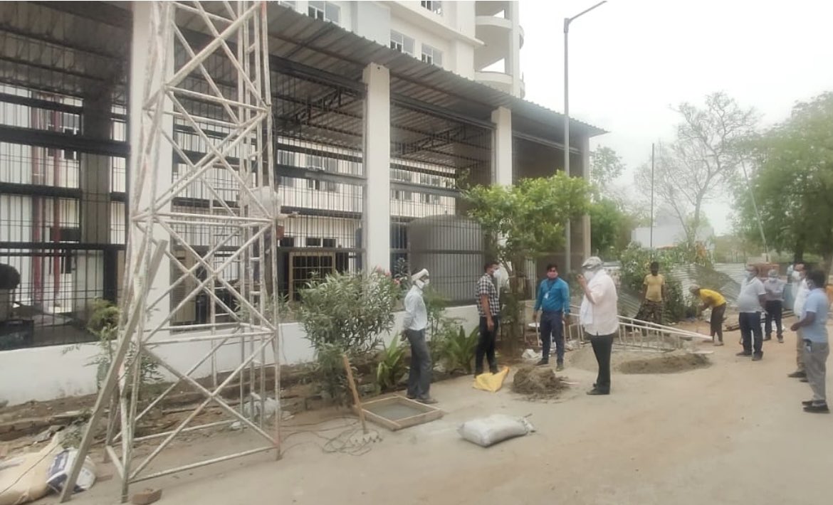 आजमेडीकल कालेज में बनवाये जा आक्सीजन प्लांट एवं कुल 200 बेड क्षमता कीस्थापना कराए जाने हेतु कार्यस्थल पर लगातार अनुरक्षण कार्य चालू है <a href="/narendramodi/">Narendra Modi</a> <a href="/JPNadda/">Jagat Prakash Nadda</a> <a href="/AmitShah/">Amit Shah</a> <a href="/rajnathsingh/">Rajnath Singh</a> <a href="/myogioffice/">Yogi Adityanath Office</a> @sunilbansalbjp@Swatantradev