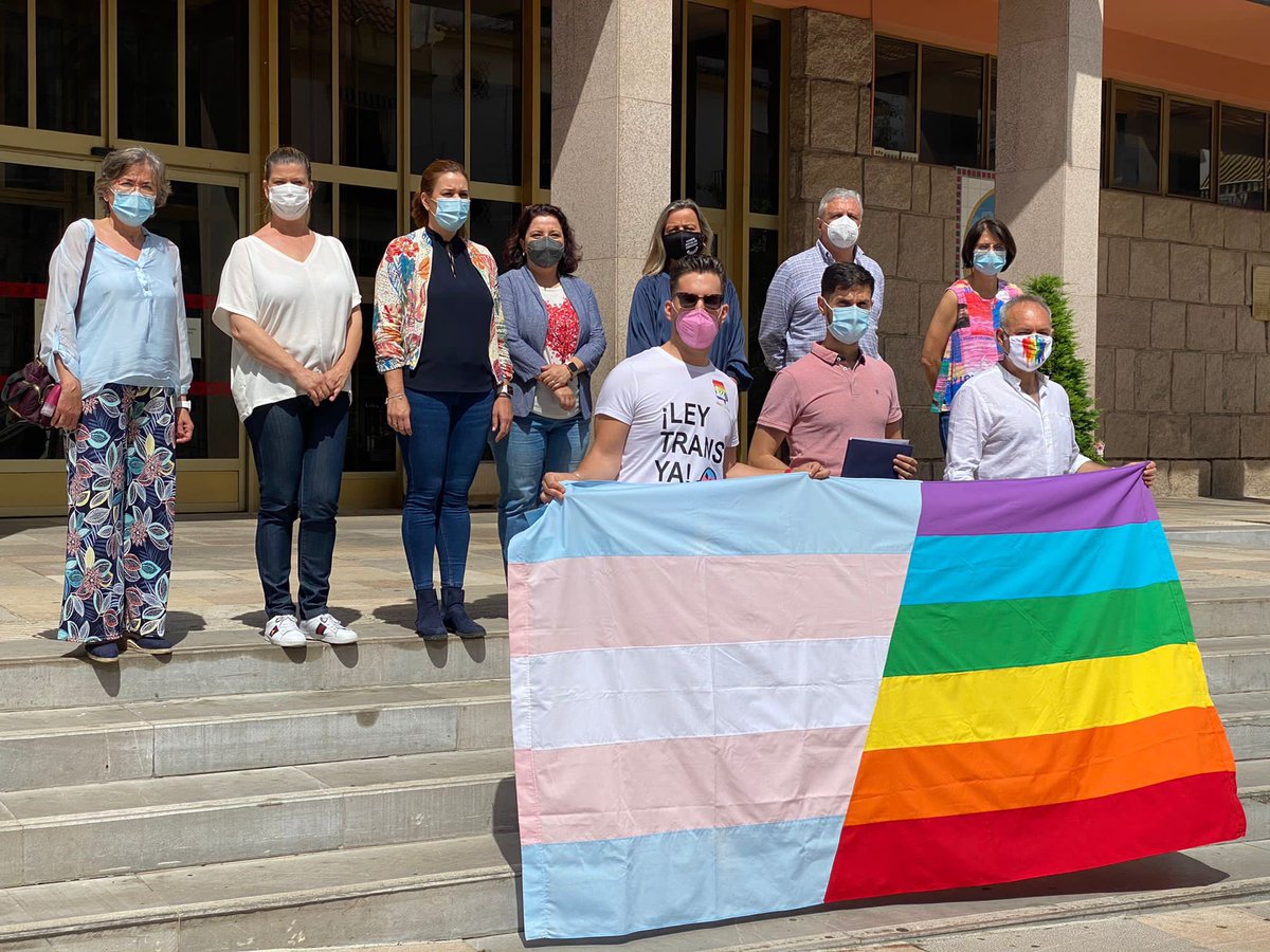 aleascordoba's tweet photo. 17M #diamundialcontralalgtbifobia Quienes defienden los discursos de odio, no proponen igualdad para todos, todas y todes. Lectura manifiesto con @LaRanaRosaLGTB @LGTBHICORDOBA1 https://t.co/X7JvIhwv0h