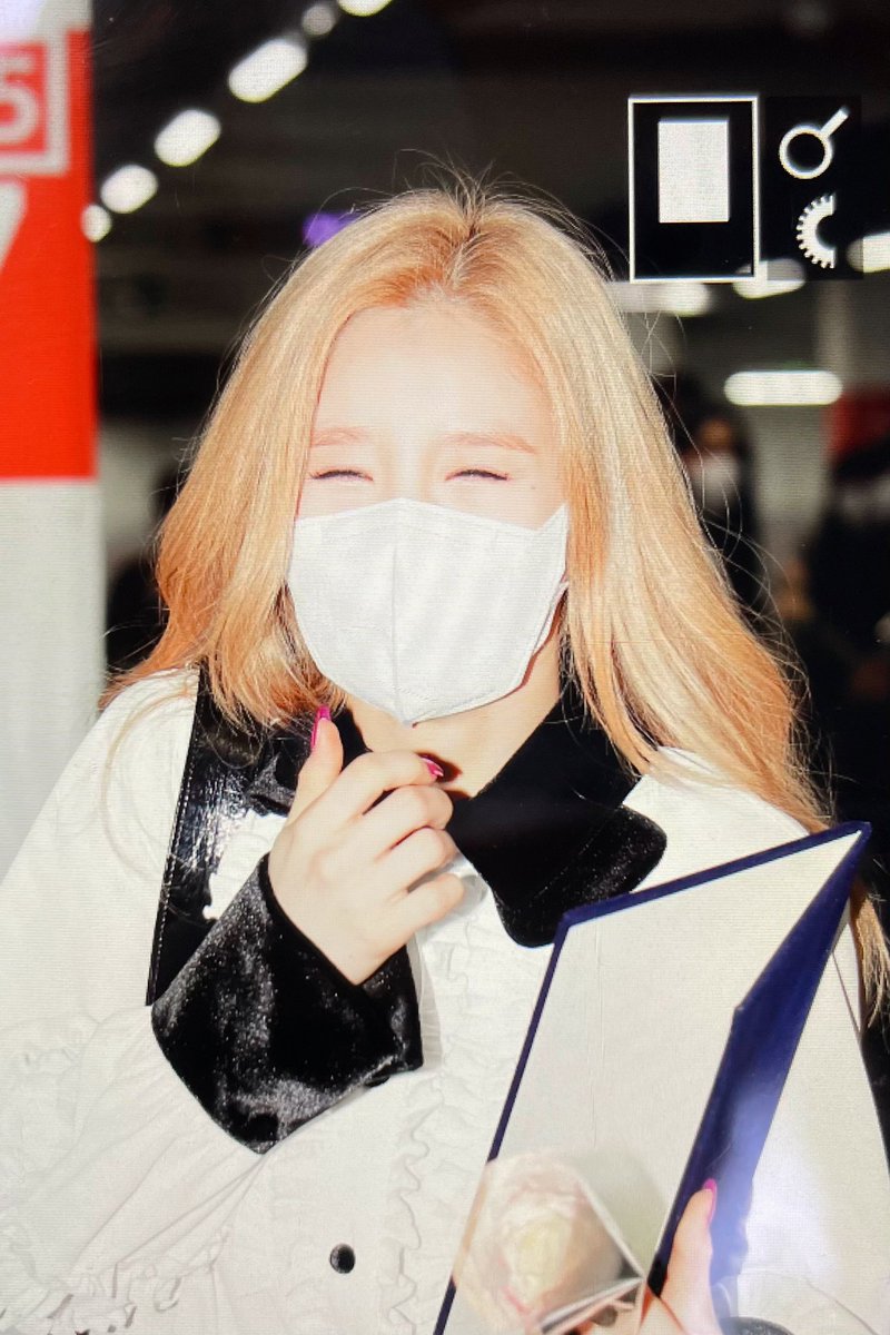 the way she smiles with her eyes 😿😫