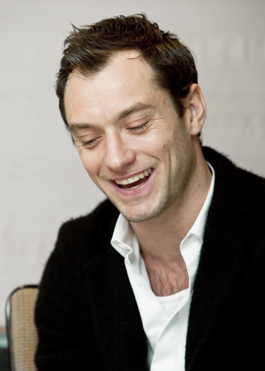 CallissaRiddle's tweet image. Foda-se dumbledore ficaria mais bonito sem barba eu posso provar