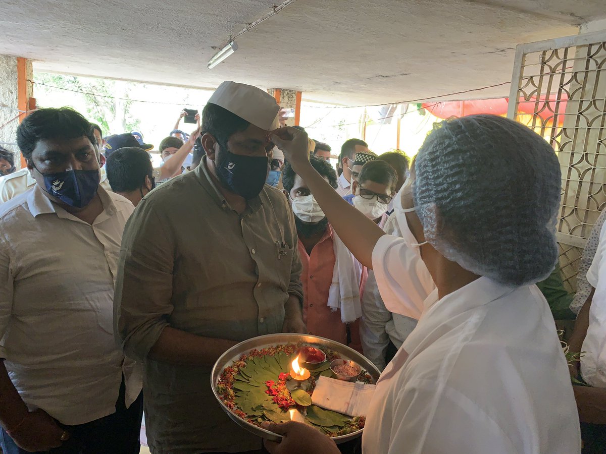 RealBacchuKadu's tweet photo. ग्रामीण रुग्णालय, तेल्हारा येथे ३० बेडचे ऑक्सीजन व्यवस्था असलेले कोविड सेंटर कार्यान्वित करण्यात आले आहे. आज तेल्हारा येथे सेंटरची पाहणी करण्यात आली. तेल्हारा येथे ऑक्सीजन प्लान्टचे भुमिपुजन करण्यात आले व प्रहारतर्फे अपंग बांधवांना किराणा किटचे वाटप करण्यात आले. https://t.co/KGjTfPu3g9