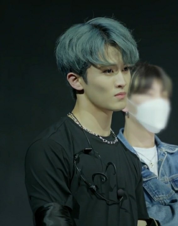 rapgodmk's tweet photo. UHM HELLO SIR???? https://t.co/47JFB7KBcD