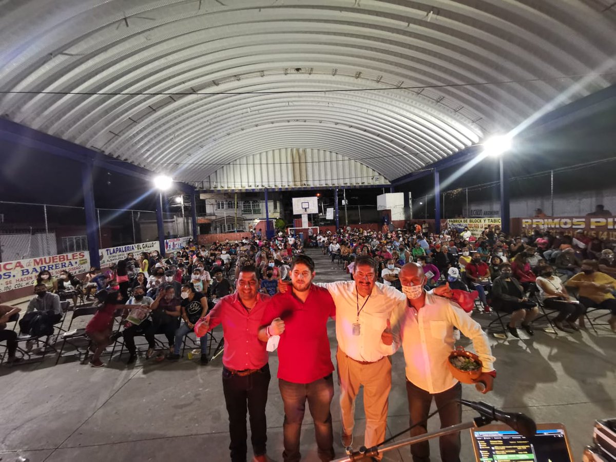 g_delvalle's tweet photo. Ayer nos invitaron a un evento de #madres cantarles "MADRECITA DEL ALMA QUERIDA" del gran José José fue un privilegio.  Gran civilidad, estuvo Toño Dominguez candidato del #PRI a la Dip. Fed. Y Jair Moron, buen muchacho, limpio, candidato a Dip. Local por #FuerzaMorelos
#Cuautla https://t.co/dXikfPmgKj