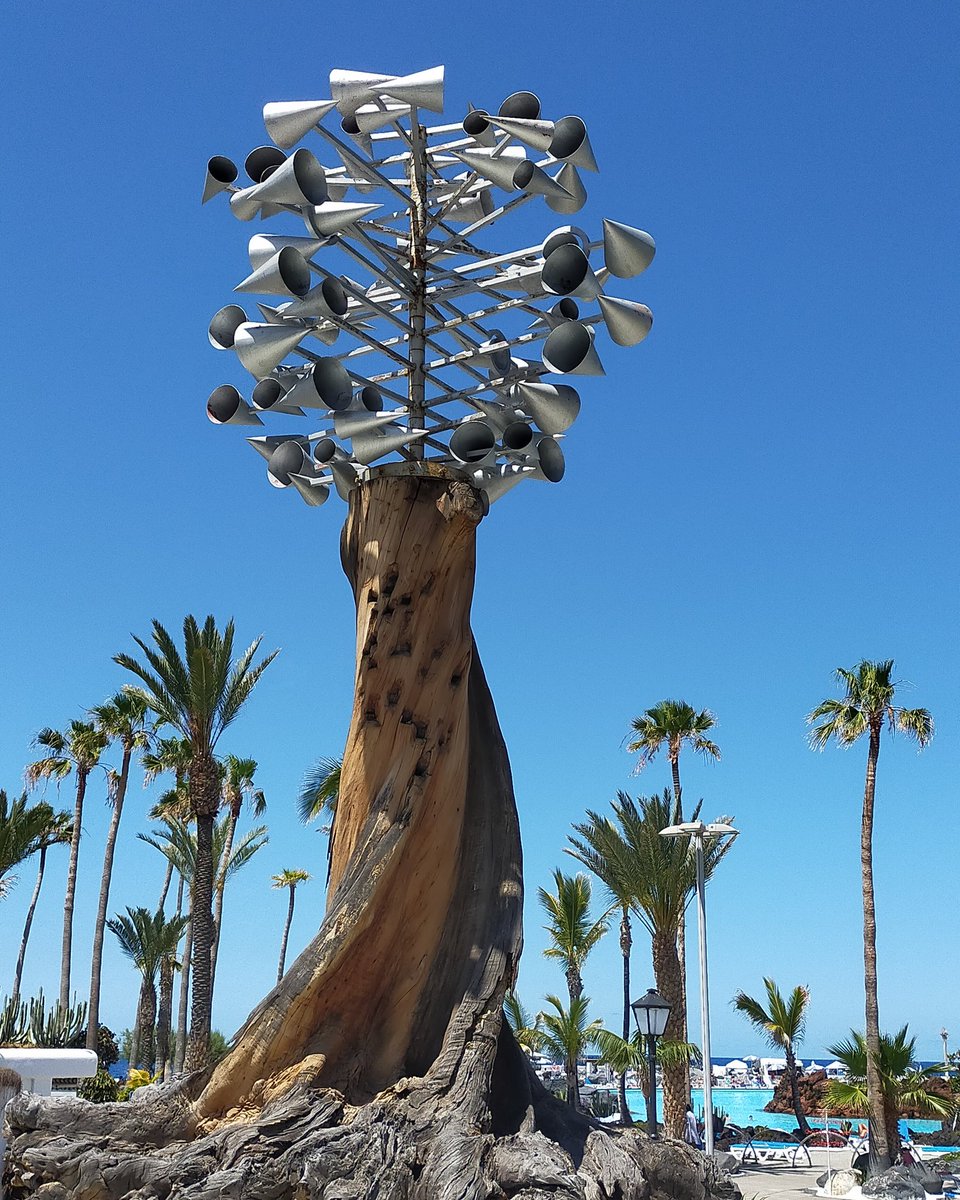 Al César lo que es del César #cesarmanrique #puertodelacruz #tenerife #islascanarias #latituddevida @costamartianez @puertodelacruz @VisitPtoCruz @visit_tenerife @VisitTenerifeES @VickyPalmaMeteo @canarias_es @CanaryIslandsEN @LoqueVeoTfe @holyber @spain 😎