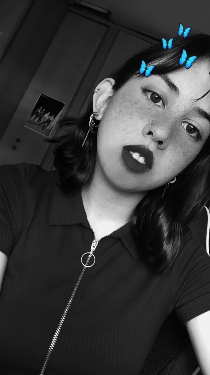 irenegrc99's tweet photo. Estaba tristisima y despues de estar llorando decidi ponerme guapa✨✨✨✨✨ https://t.co/CLz7QPar6D