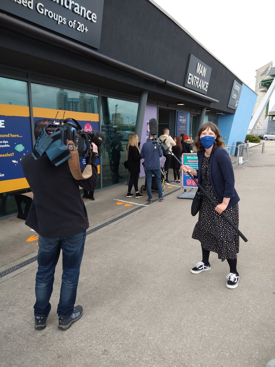 First time out and about with a mic on a pole for <a href="/looknorthBBC/">BBC East Yorkshire</a> 🎥 After seeing my lovely colleagues doing this for more than a year, note the strong stance and excitement in my eyes.