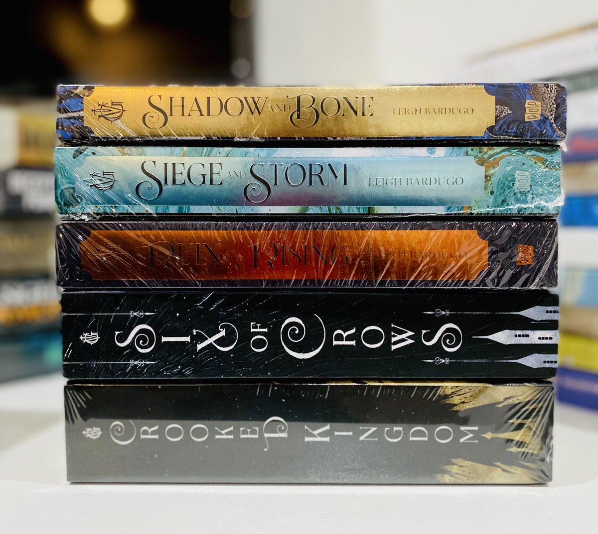 Wahiedz's tweet photo. Best series #RedQueen #GlassSword #KingCage #WarStorm #ShadowandBones #SiegeandStorm #RuinandRising #SixofCrows #CrookedKingdom https://t.co/20W4Eg3xk8