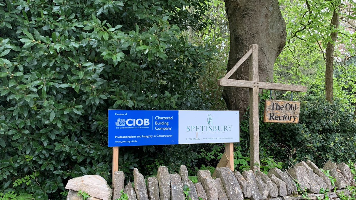 Enjoying my first post-lockdown break, walking through beautiful Dorset countryside - delighted to see @SpetisburyCon proudly advertising their @theCIOB chartered status! #CIOB
