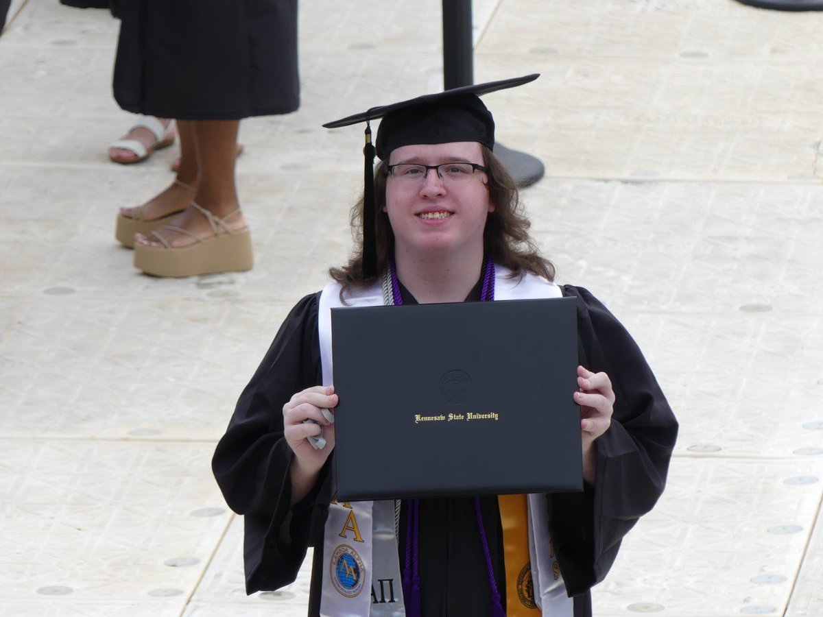 KSUGeoAnth's tweet photo. Congratulations, Christopher Ford!
@KSUGeoAnth is proud of you! #KSUgrad #wingsfound @ksuchss
"These last few years have been amazing. I'd love to thank Dr. Gooding for helping me discover an alternate pathway to pursuing my dream career in the zoological field." https://t.co/NpfN3w6Xku