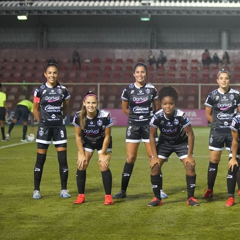 TauroFC's tweet photo. FELIZ ARRANQUE DE SEMANA TAURINOS✨!!! Será una semana importante para nuestras guerreras 🖤🔥 en las semifinales de la @lffpanama ante el @UDUniversitario.

#VamosPorla1 #VamosTauro #TauroFC #Tauo https://t.co/k3nTrpEBIb