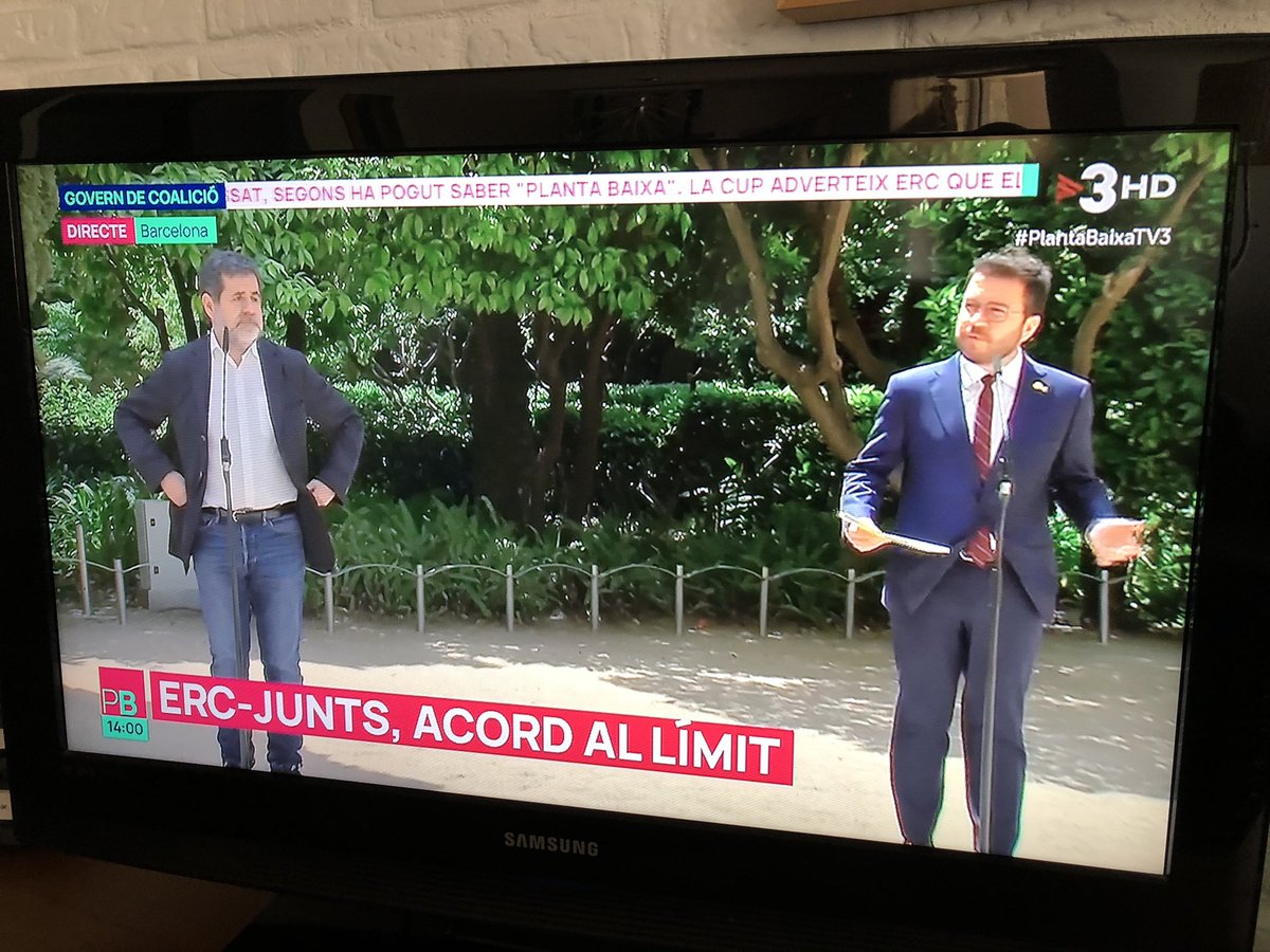 Catalunya deu ser l’únic país del món on les esquerres van amb vestit i corbata i les dretes amb texans i sense corbata.