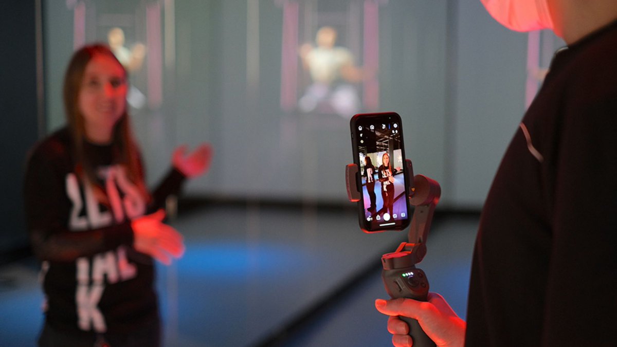 #savethedate: Digitale Live-Tour: "FASHION?! Was Mode zu Mode macht" am  23.05.2021 um 18.15 Uhr. Tauchen Sie mit den Explainer*innen in die vielschichtige Welt der #Mode ein – von den 1950er Jahren bis heute.  buff.ly/3eEVfcG #lmwdigital