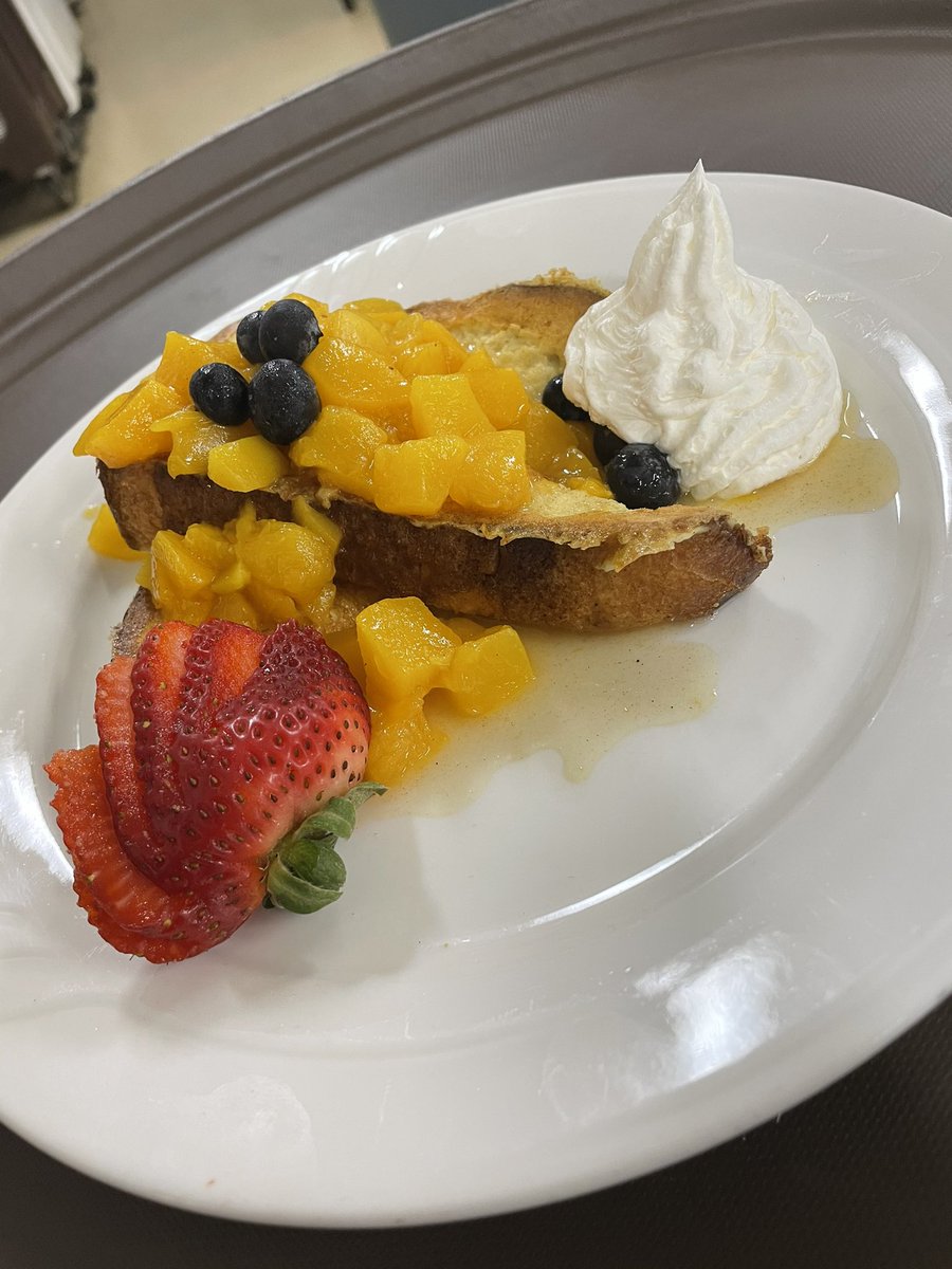 mizell_cameron's tweet photo. Starting off Theme Week @Hearthstone_HC  serving up Brazilian Battered Toast topped with a stone fruit compote. #southamericanthemeweek #Carnaval https://t.co/o69oOizTbQ