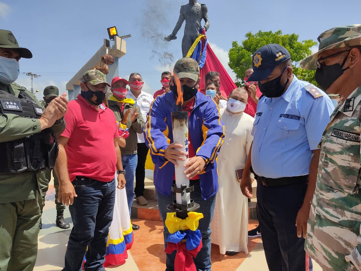 BimboPsuv's tweet photo. Es un honor indescriptible vivir en estos tiempos históricos con esencia libertaria e independentista, que dejó nuestro Libertador, Simón Bolívar junto a Urdaneta 

Un día histórico para Sotillo, recibimos el fuego sagrado de la Patria ¡Viva Carabobo! 
#SemanaRadicalConsciente https://t.co/cD6lRm5eND