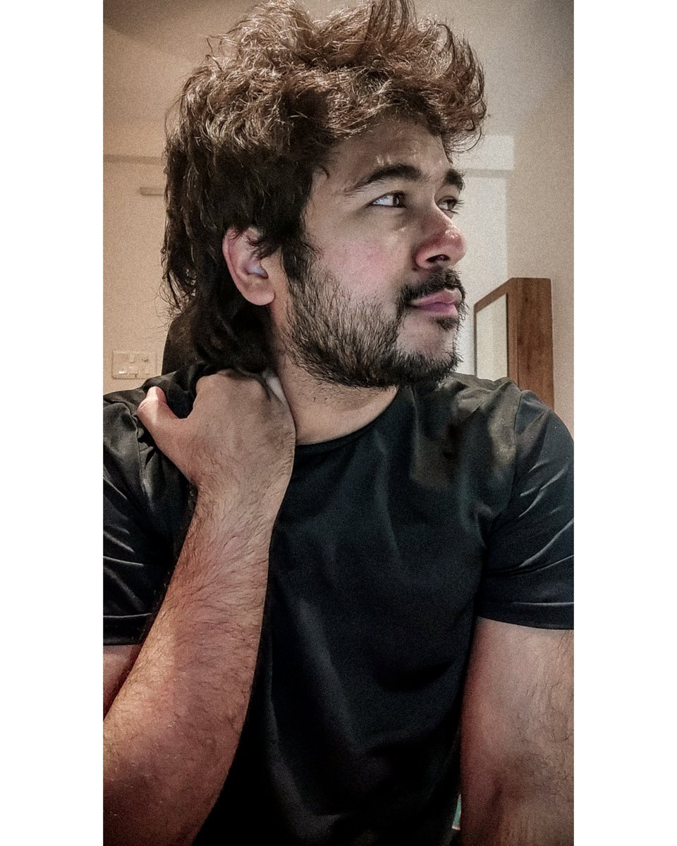 sameernandoori's tweet photo. Ladies, find yourself a guy who looks at you the way I look at chai..
Who loves black? Drop a 🖤
#messyhair #mondaythoughts #chai #hyderabadi #mebeingme #sameersays #anthe https://t.co/qOwEDs08yB