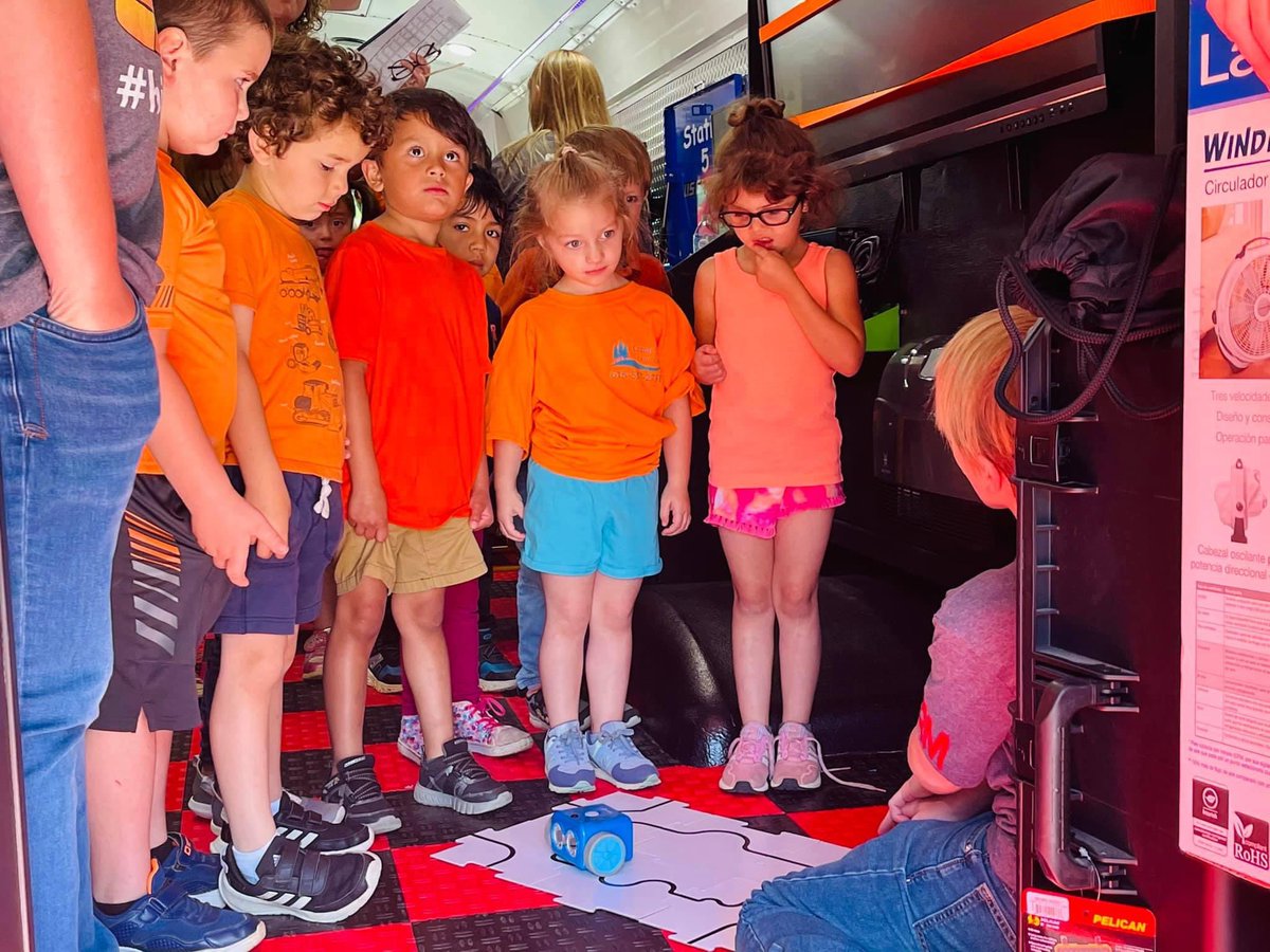 ryanegly's tweet photo. Lawrence Co. Schools recently launched an initiative to get STEM experiences into the hands of every elementary-aged student. The Exploration Station—outfitted with the latest STEM gadgets & games—has been on the road this spring with great results! #LCSSDifferenceMakers https://t.co/qQ4gcggeg5