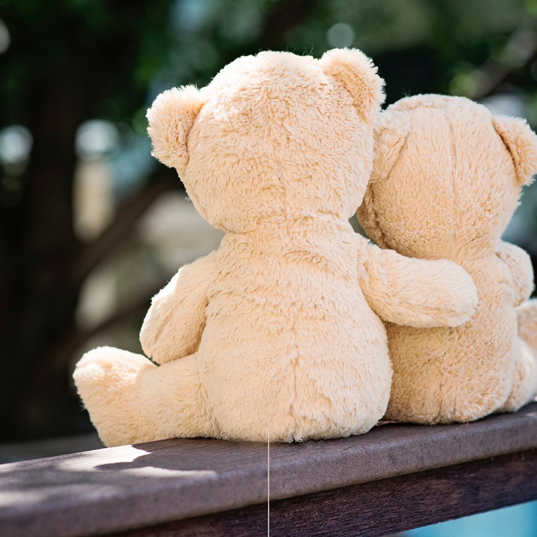 SarahGagin's tweet photo. 'I have learned that there is more power in a good strong hug than in a thousand meaningful words'
-Ann Hood

Who is on your list today?

#oxytocinlevelswillrise #annhood #hugs #mondaymotivation 
#magicmonday #strongmonday #socialmediamarketing #myadminsupport #smallbusinesslife https://t.co/NvBcqqbSVU