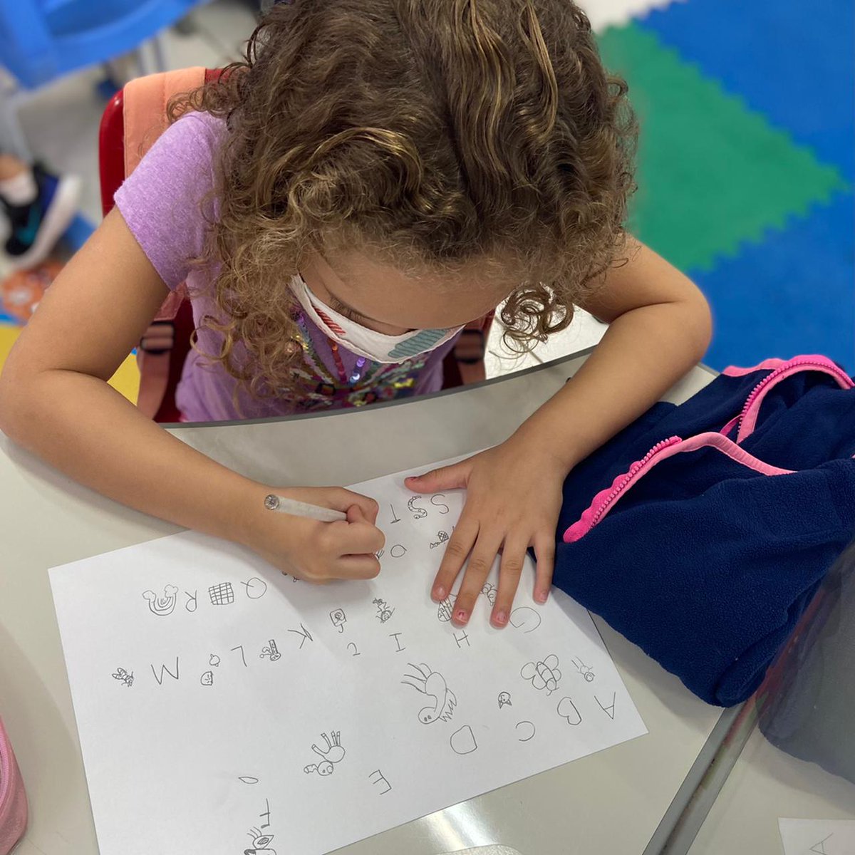 EAR_Eagles's tweet photo. PreK4 is learning the alphabet and choosing words to match the letters. A B C D Eagles!
#EAR4ever #TogetherEverywhere #americanschoolofrecife #learning #integrity #community #americanschool #escolaamericana #internationalschool #languagelearning #studentliteracy https://t.co/GezfEh8WgY