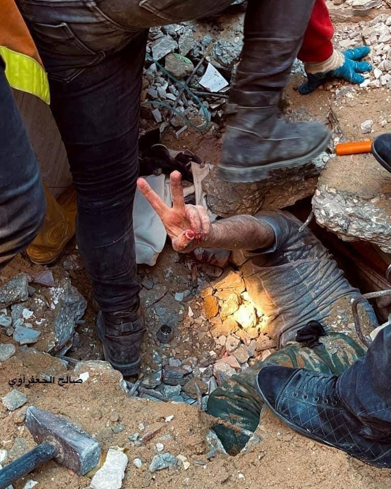 indirilendinn's tweet photo. " Ölüm inançsız insanlar için korkunç bir sondur ama inananlar için ne kadar zevkli bir başlangıçtır "

 -Muhsin Yazıcıoğlu
#HopeTheGaza #GenocideinGaza https://t.co/CUxcUhsw7y