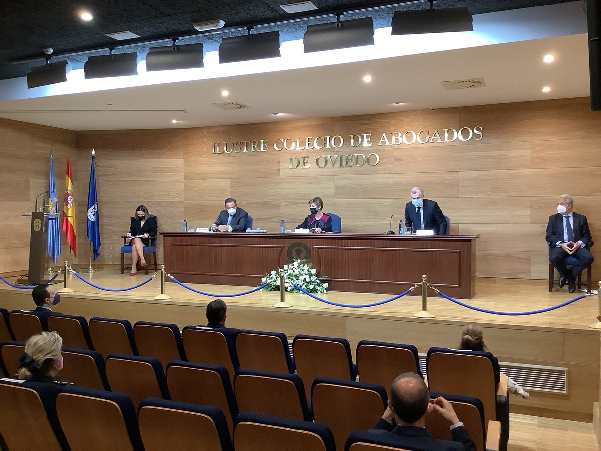 _OrtegaVictoria's tweet image. Enhorabuena al Grupo de Investigación en Derecho Social de la Universidad de Oviedo por el #PremioIgualdadAliciaSalcedo por su compromiso con la docencia y la investigación. Gracias por vuestro trabajo estos años en busca de sociedades más justas, igualitarias y corresponsables.