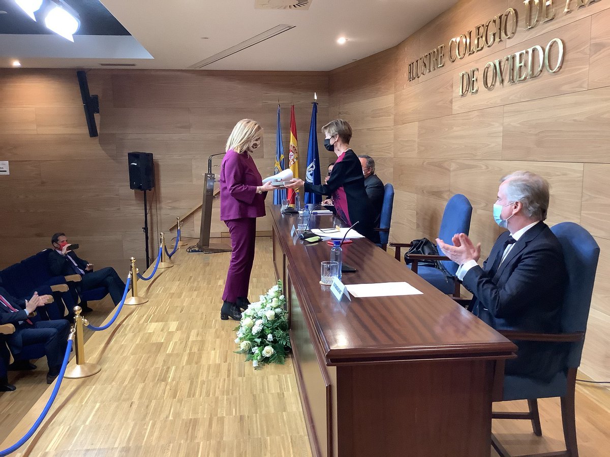 _OrtegaVictoria's tweet image. Enhorabuena al Grupo de Investigación en Derecho Social de la Universidad de Oviedo por el #PremioIgualdadAliciaSalcedo por su compromiso con la docencia y la investigación. Gracias por vuestro trabajo estos años en busca de sociedades más justas, igualitarias y corresponsables.