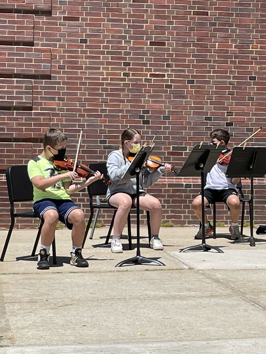 DebNovick's tweet image. GWL PUP today! We’re so proud of our string instrumentalists and Mr. Falco. Great job!!!