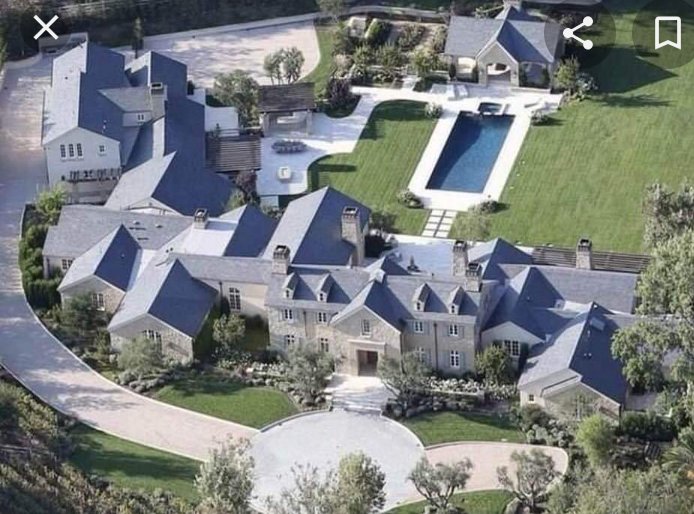 AmyLynnStL's tweet photo. How many houses does Joel Osteen have? His net worth is estimated at over $100 Mlion. He pays NO TAXES! 𝗧𝗶𝗺𝗲 𝘁𝗼 𝘁𝗮𝘅 𝘁𝗵𝗲 𝗰𝗵𝘂𝗿𝗰𝗵𝗲𝘀! This is complete bullshit. https://t.co/UjoIu1Ixi8