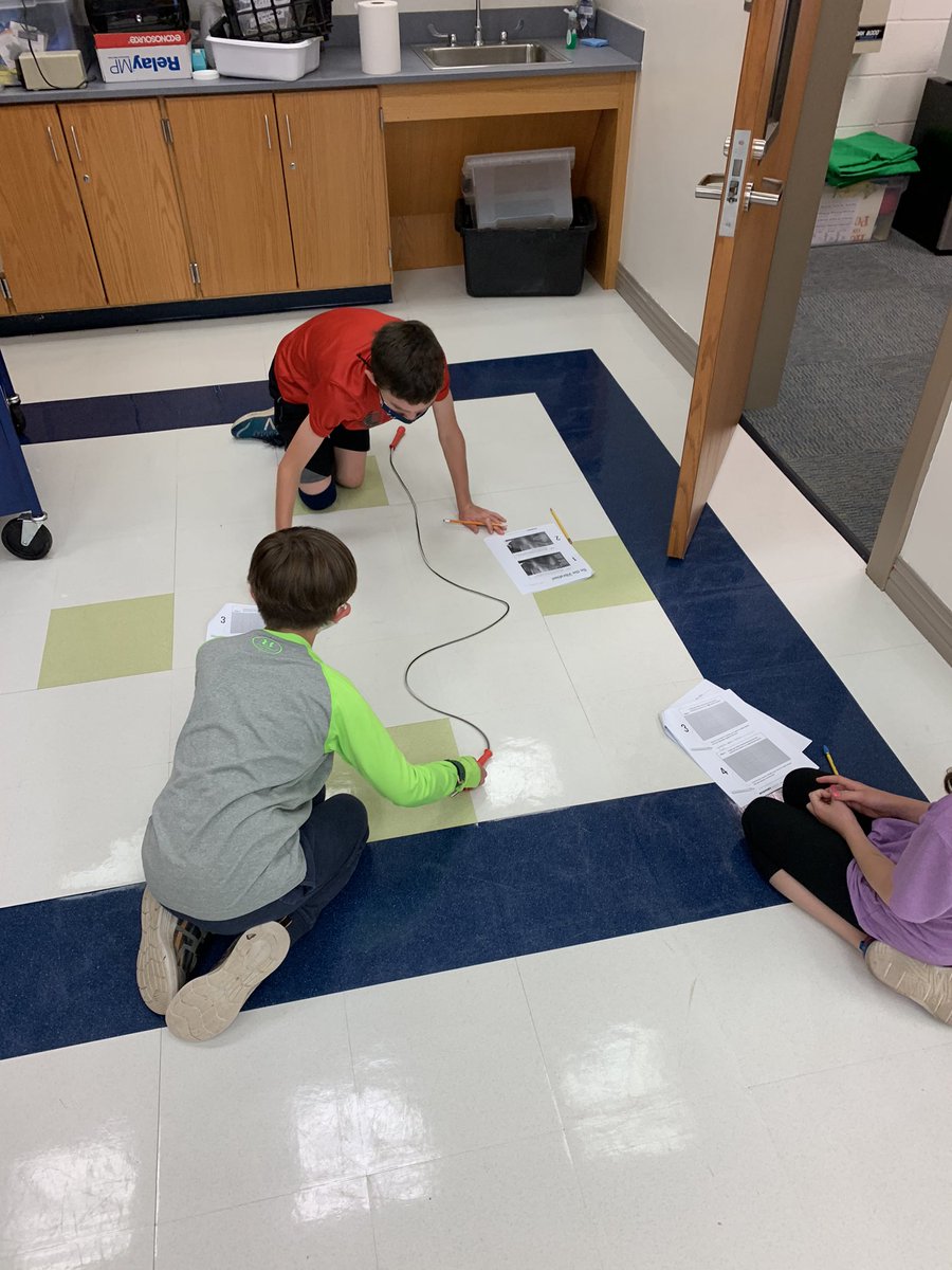 MrsMayer_TG's tweet photo. Today 4K and 4S used jump ropes to simulate sound waves! We learned about pitch, volume, and speed and how they all effect sound waves thanks to @MysterySci @SingJillian https://t.co/qEP6HdZ2qm