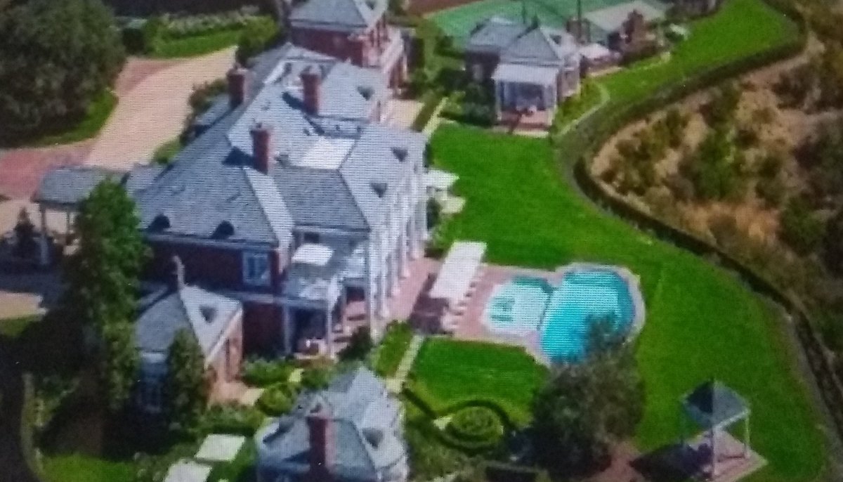 AmyLynnStL's tweet photo. How many houses does Joel Osteen have? His net worth is estimated at over $100 Mlion. He pays NO TAXES! 𝗧𝗶𝗺𝗲 𝘁𝗼 𝘁𝗮𝘅 𝘁𝗵𝗲 𝗰𝗵𝘂𝗿𝗰𝗵𝗲𝘀! This is complete bullshit. https://t.co/UjoIu1Ixi8