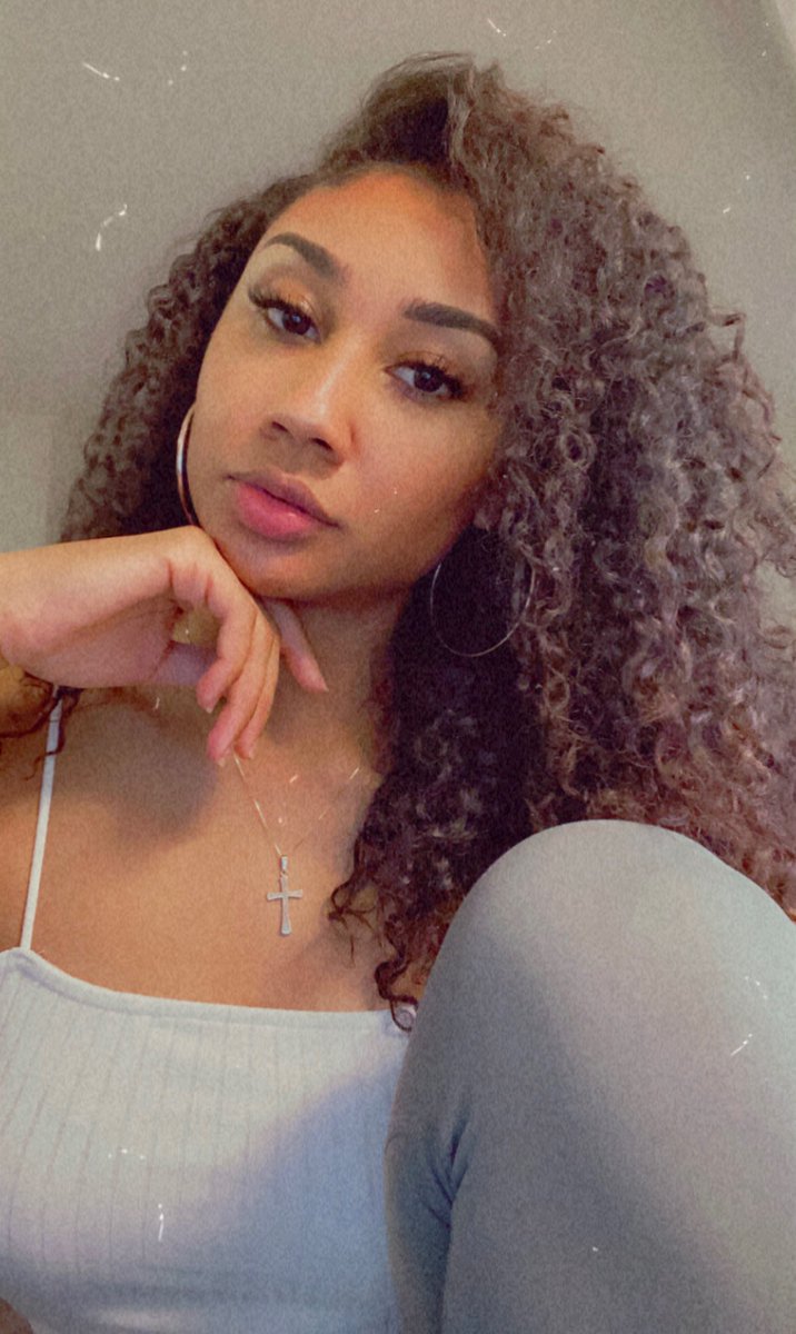 _basicallyari's tweet image. I haven’t been on here in foreverrrr 😂 #wassup