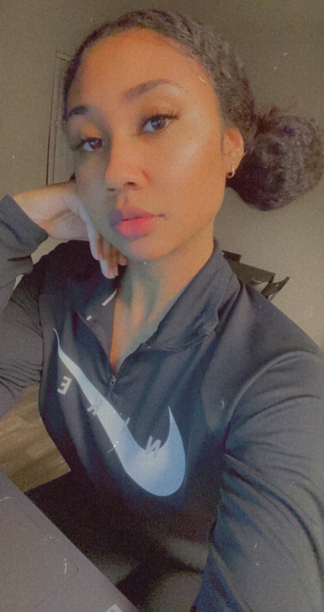 _basicallyari's tweet image. I haven’t been on here in foreverrrr 😂 #wassup