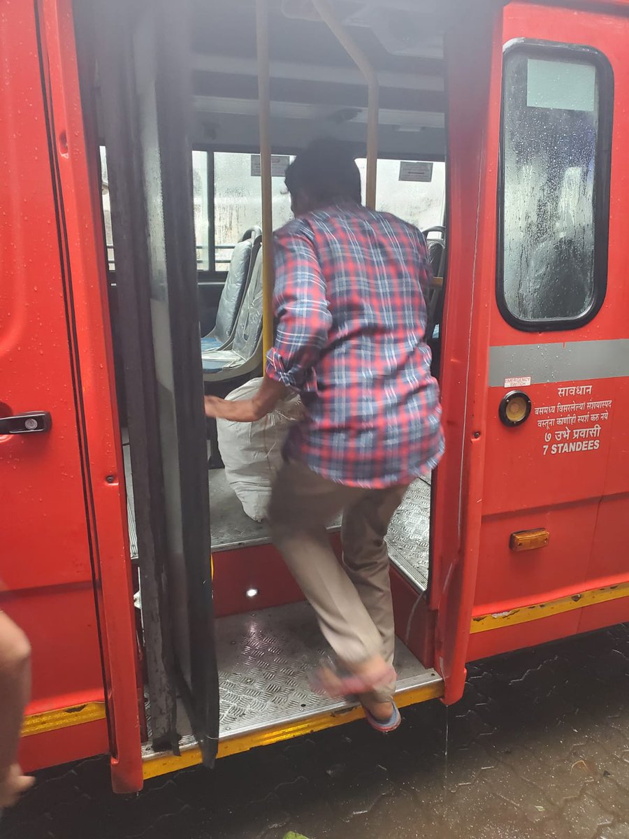 rubenmasc's tweet photo. At @mybmc 's request, @khaanachahiye provided 5000 meals for lunch and dinner to our fellow Mumbaikars who were evacuated and are presently in shelters across 24 administrative wards.
 
Hats off to our volunteers who made it possible.

#CycloneTaukte #Mumbai https://t.co/nLu2NdL2s4