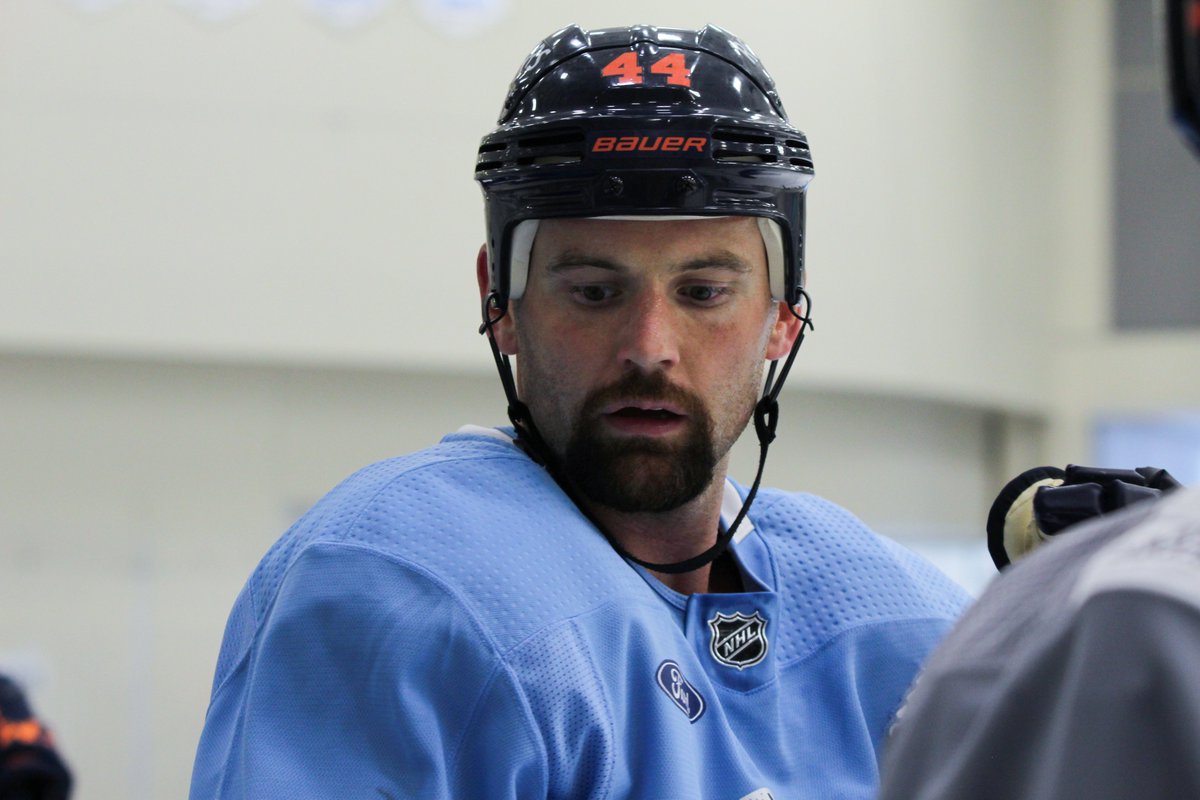 EdmontonOilers's tweet photo. Do we see... a Kass playoff goatee? Reverse-chops this time around? #LetsGoOilers https://t.co/w69PqReaf2
