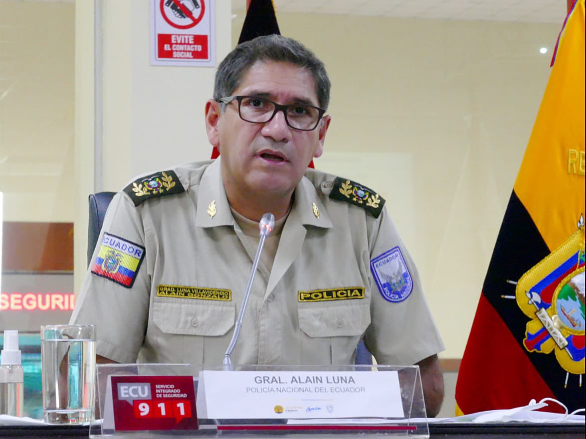 PoliciaEcuador's tweet photo. RUEDA DE PRENSA 🎥👇🏻
Informamos resultados del #EstadoDeExcepción y #ToqueDeQuedaEc a nivel nacional.
#GraLAlaínLuna
#CmdtDMQ
#ServirYProteger https://t.co/SgJOqIJiZW
