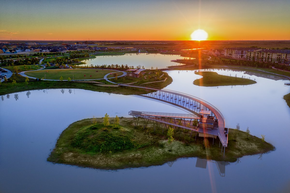 HowardHughesHQ's tweet photo. #HHC's @BridgelandMPC recently won @UrbanLandInst People’s Choice Award at the 2021 Development of Distinction ceremony. The institute awards projects that demonstrate high levels of purposeful consideration and creativity. #HHC #DiscoverHow https://t.co/bX9N8Hq07v https://t.co/l94HCQX13y