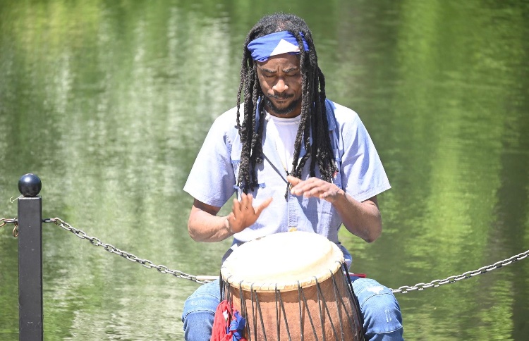 Join us at Lakou Café for our Haitian Flag Day event with La Troupe Zetwal! #haitianflagday 
 lakouflagday2021.eventbrite.com/?ref=estw