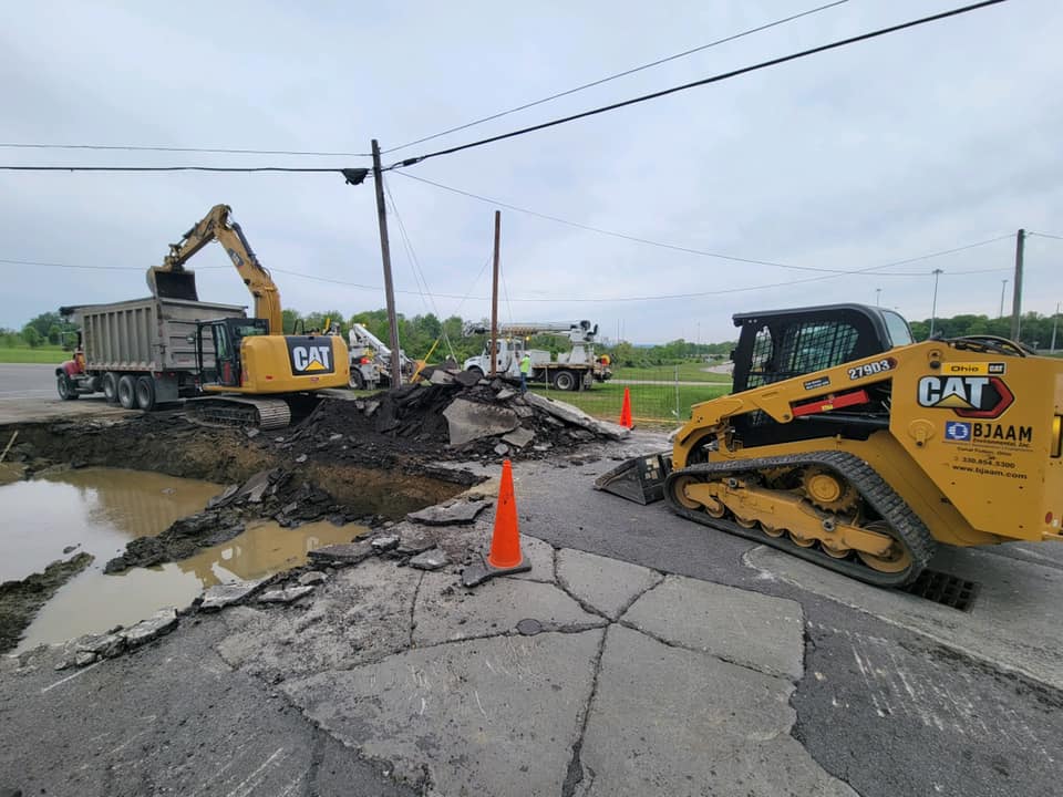 BjaamEnv's tweet photo. Good to have the company responsible for the pole working alongside us today.  The dig goes on! #BJAAM2021 https://t.co/GhqR0NW3Wd